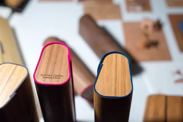 Am Messestand von formes Berlin