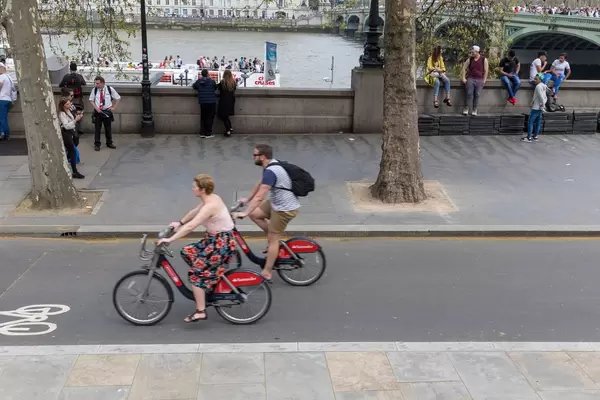 Am Ufer der Themse, London
