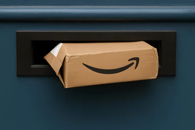 Amazon-Paket im Briefkasten eingeklemmt