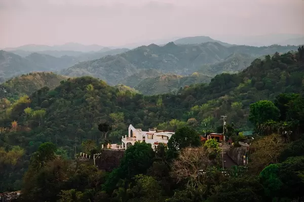 An abandoned mansion hidden in the mountains (Flip 2019)