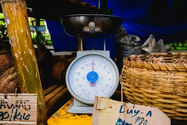 An old weight scale next to weaved basket