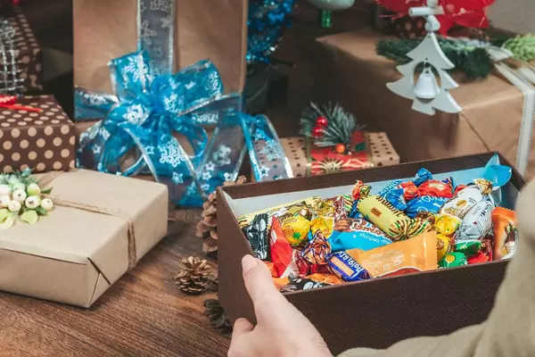 An open box full of candy in a woman's hands (Flip 2019)