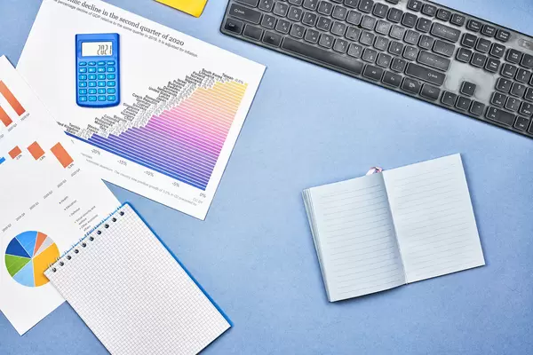 Analyzing economic situation and GDP declines in the world