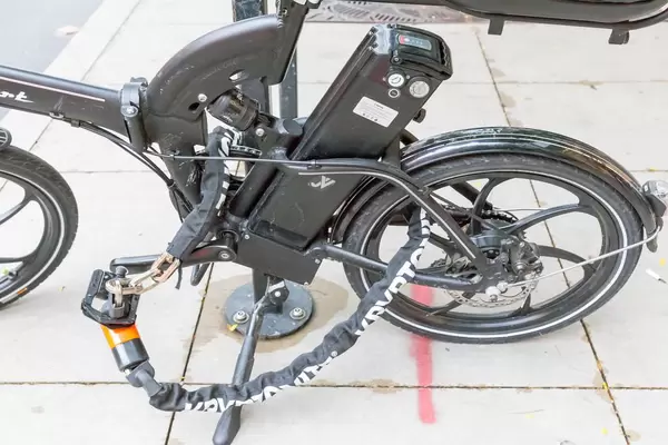 Angekettetes faltbares Elektrorad