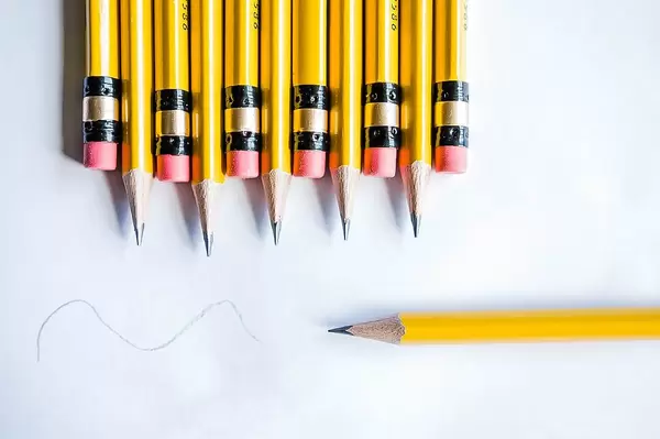 Angespitzte Schreibutensilien zum Zeichnen