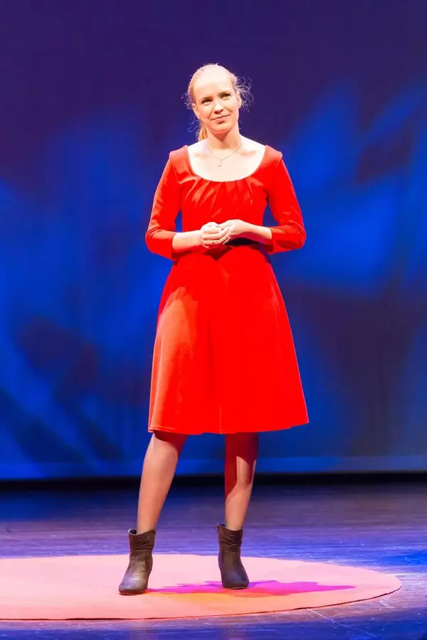 Ans Hekkenberg auf der Bühne - TEDxVenlo 2017