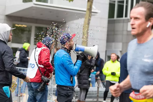 Ansporn über Megafon - Frankfurt Marathon 2017