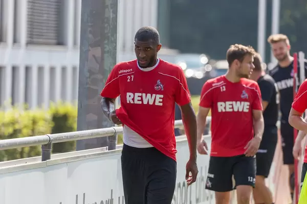 Anthony Modeste in team jersey, leaving the pitch after football training