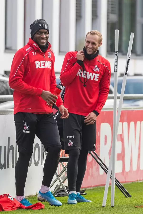 Anthony Modeste und Marcel Risse haben Spaß im Training neben dem Platz