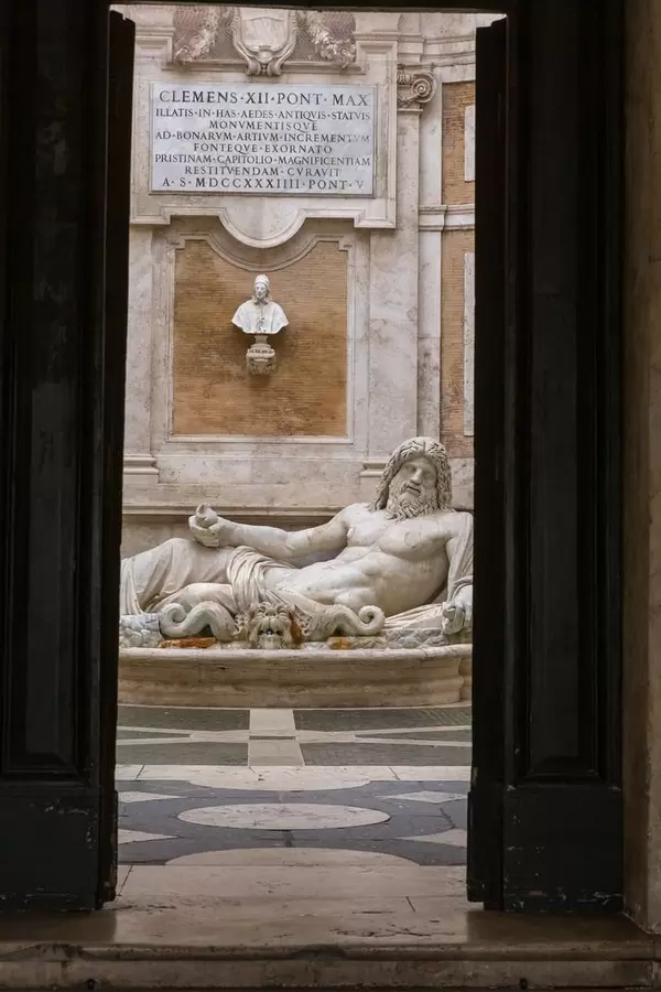 Antike Statue des Neptun in den Kapitolinische Museen in Rom