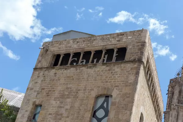Antoni Gaudi Ausstellungszentrum am Placa Nova im gotischen Viertel von Barcelon, Spanien