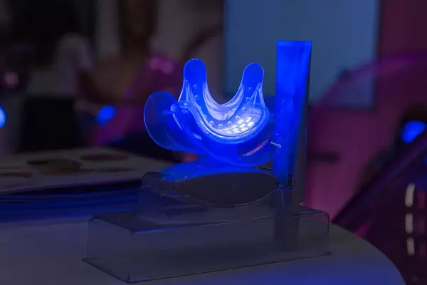 Aparatur zur Zahnaufhellung von OnlySmile wird auf der Fibo in Köln ausgestellt