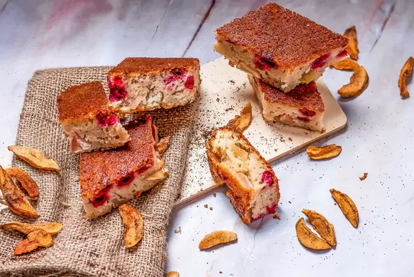 Apple cake With berries (Flip 2019)