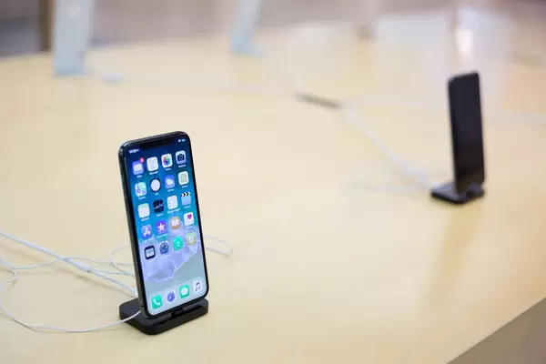 Apple iPhone X im Store