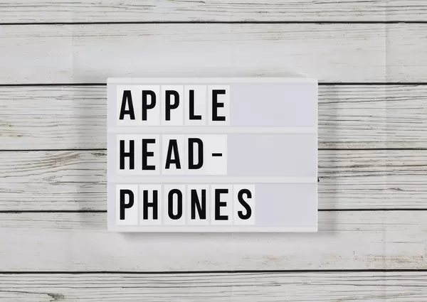 Apple patent could make it impossible to put headphones on wrong