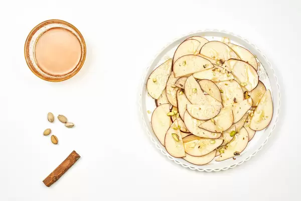Apple slices, pistachios, cinnamon and honey mixture
