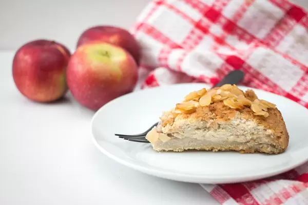 Apples Cake with Roasted Almond on top