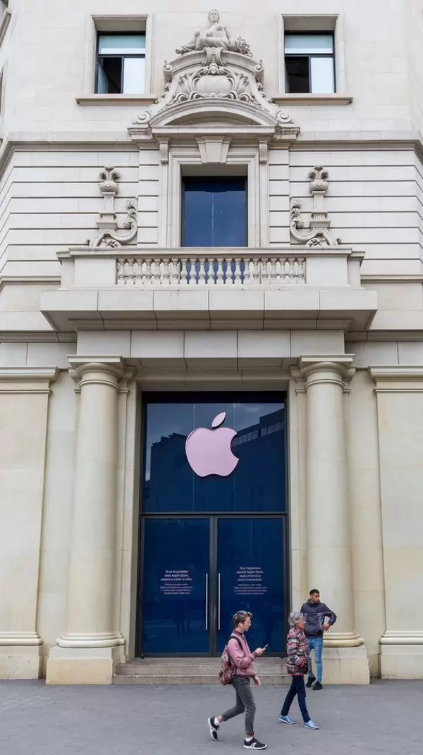 Applestore in a historical old building on Passeig de Gràcia near Plaça de Catalunya in Barcelona, Spain