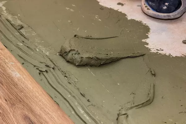 Application of adhesive solution for tile on the floor