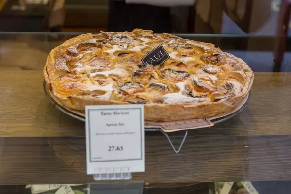 Aprikosentorte in einer Konditorei in London