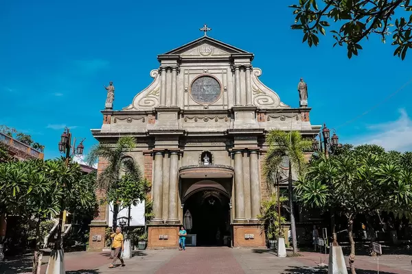 Architektur der Kathedrale Dumaguete (Flip 2019) in der Außenansicht