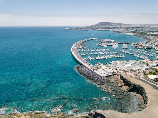 Areal view of a parked yachts / Luftaufnahme von geparkten Yachten