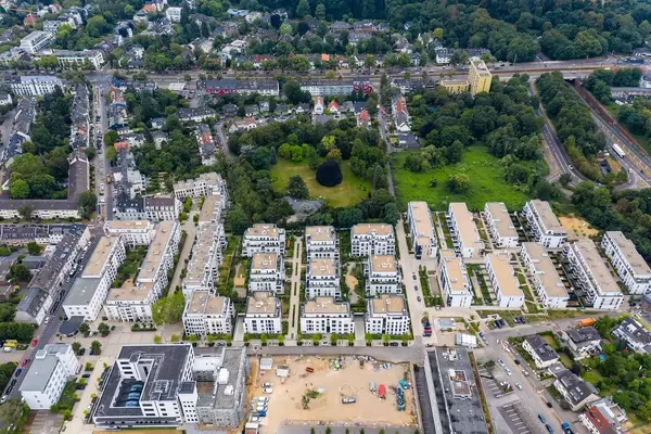 Ariel shot with the DJI Mavic Pro 2 Drone shows cologne from the air: multi-family dwellings between a construction site and a green park in the city
