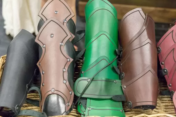 Armschienen für Cosplayer in verschiedenen Ausführungen