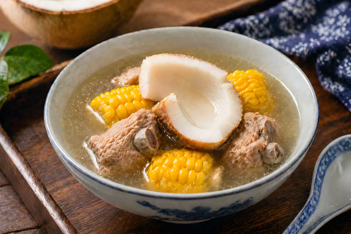 Asiatische Kokosnuss-Suppe mit Mais und Spareribs