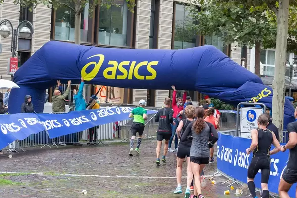 ASICS Aufbau als Sponsor des Frankfurter Marathons