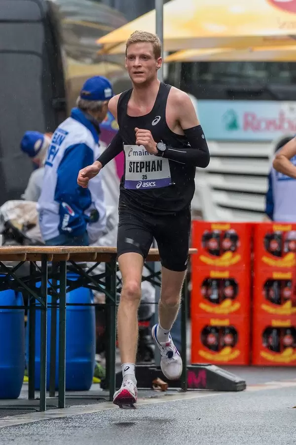 ASICS Frontrunner Stephan Listabarth knackt die Olympianorm