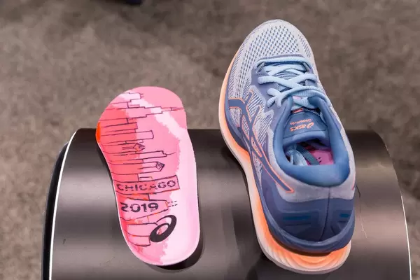 Asics glideride Laufschau für den Chicago-Marathon 2019, mit Flytefoam und Gel-Technologie