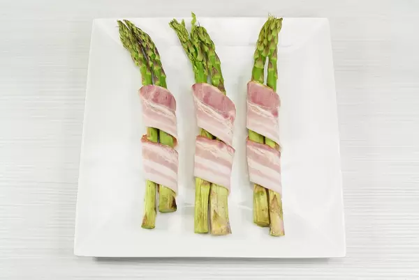Asparagus with bacon
