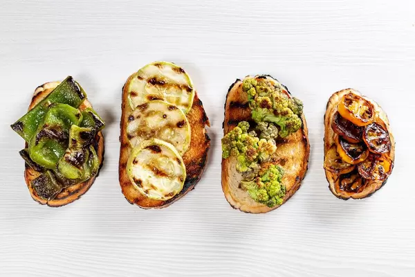 Assortment of sandwiches with grilled vegetables (Flip 2019)