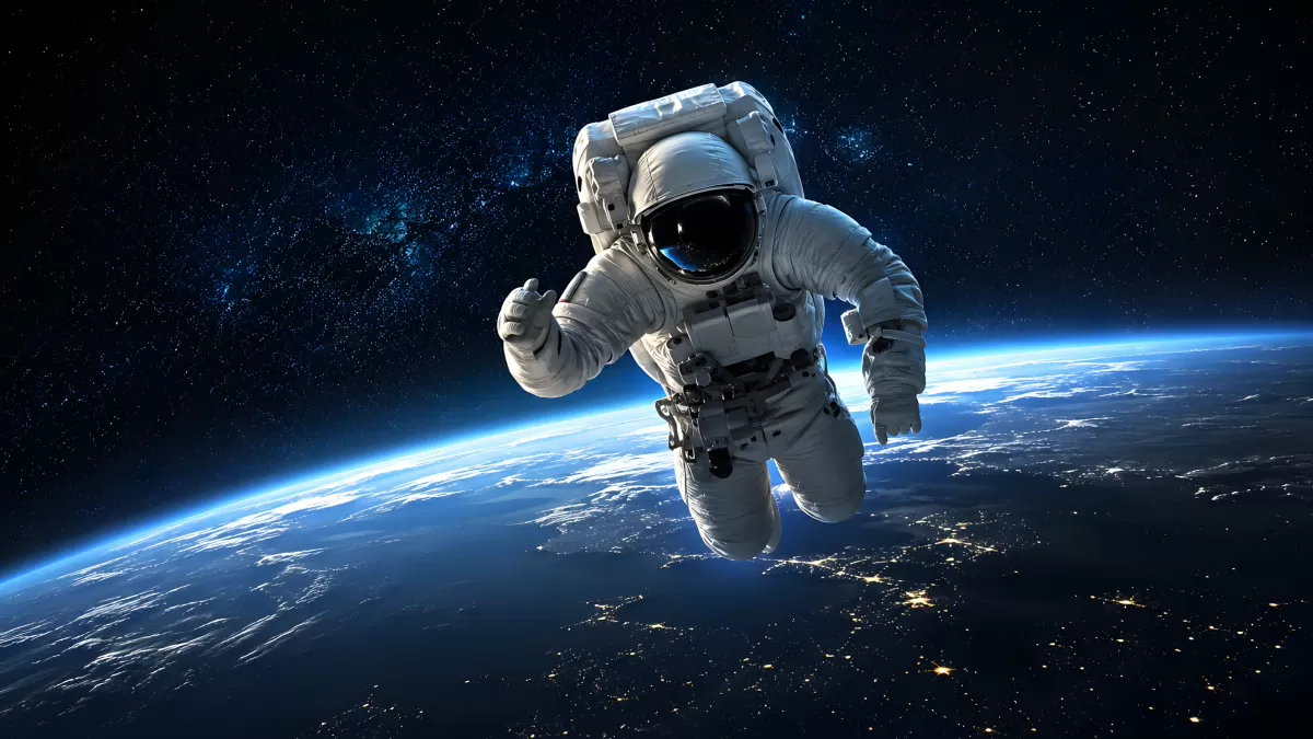 Astronaut schwebt im Weltall über der Erde bei Nacht