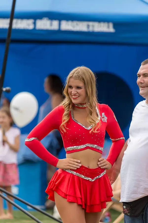 Attraktive Cheerleaderin des 1. FC Köln