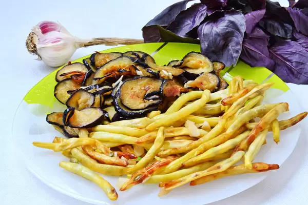 Auberginen und Spargel