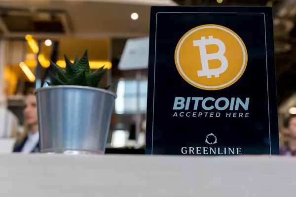 Auch Bitcoin wird angenommen (Greenline Yachten)