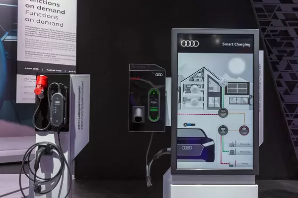 Audi e-tron Charging System Ladestation
