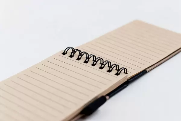 Auf deutsch übersetzen => Little notebook close up