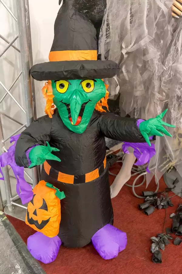 Aufblasbare Halloween-Hexe - IAW Köln 2018