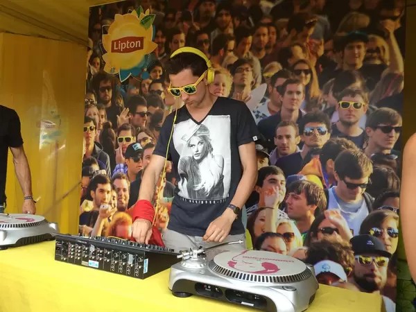 Auflegen mal ausprobiert - Musikfestival Tomorrowland 2014