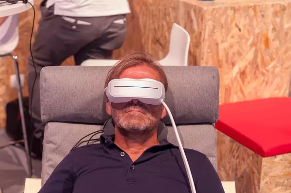 Augen-Massage mit Wasserströmung von Aurai