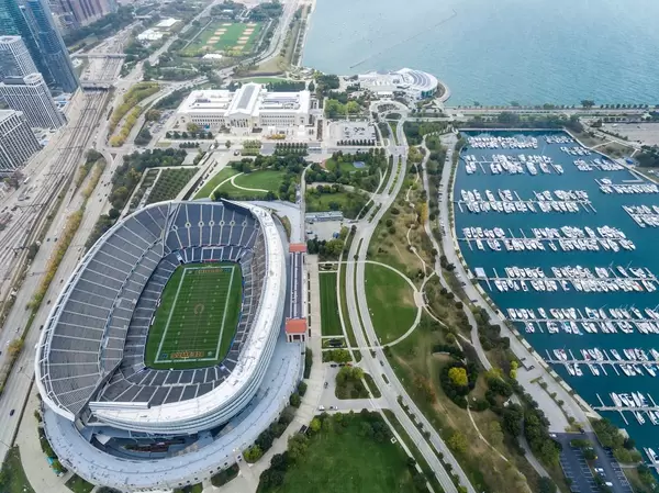 Aus der Luft: Soldier Field, The Field Museum, Shedd Aquarium und Marina