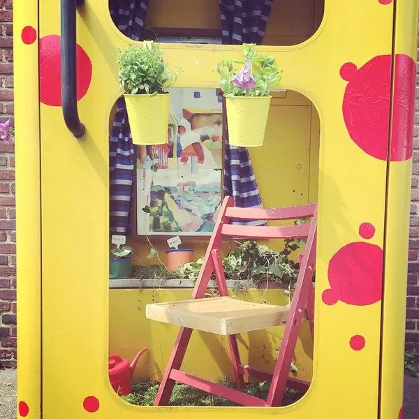 Aus Vandalismus wurde ein Blickfang. Weiter so! #thisiscologne #lindenthal #koellelive #cologne #streetart #happy #picoftheday #streetperformers #artist #blumen #köln