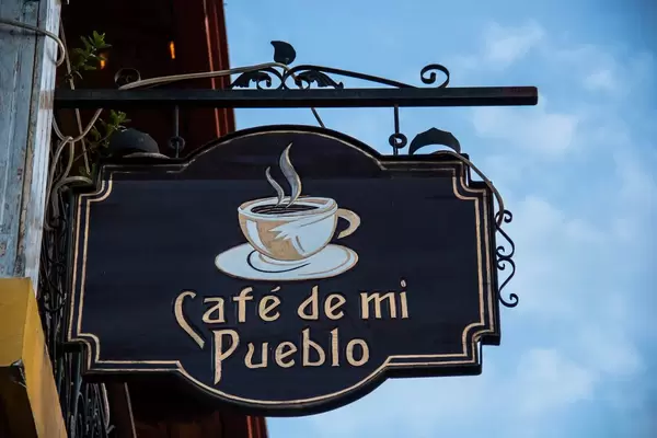 Aushängeschild eines Coffeeshops - Café de mi Pueblo