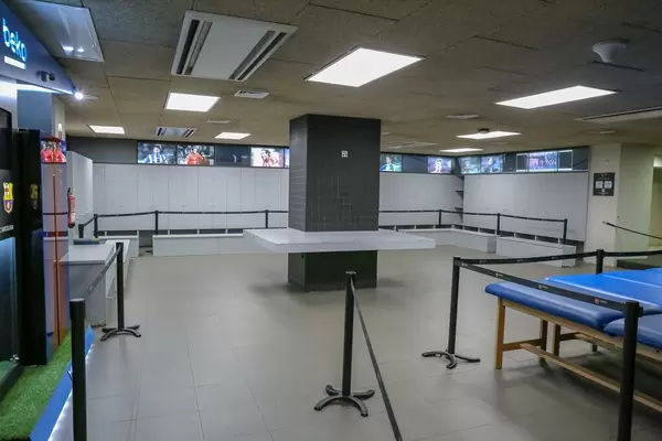 Ausstellungsraum des Camp Nou Fußballmuseums und der Barca Stadion-Tour in Barcelona, Spanien