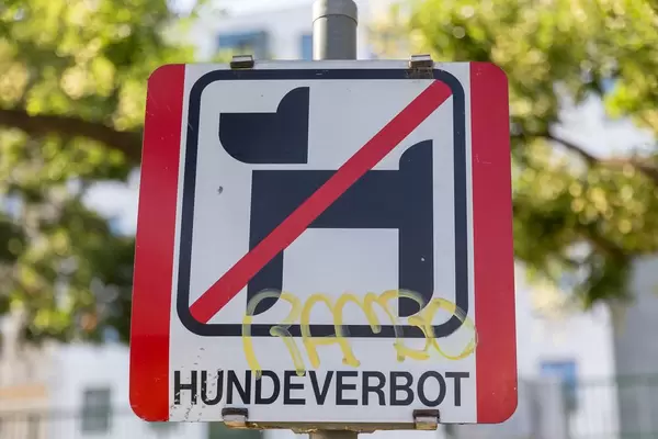 Austrian sign for dog ban