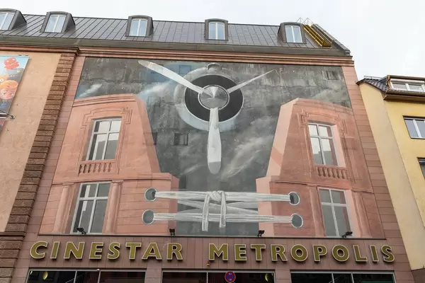 Außenfaßade des Cinestar Metropolis in Frankfurt