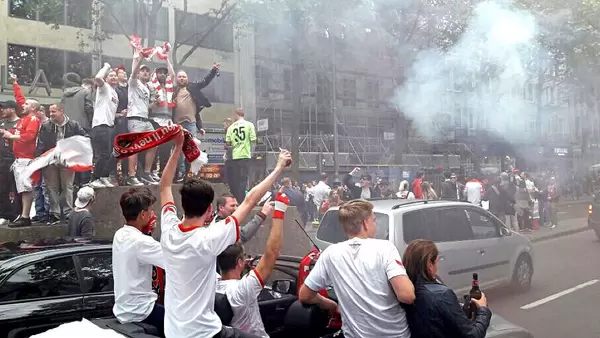 Autokorso auf den Kölner Ringen: Der 1. FC Köln spielt europäisch!!!
